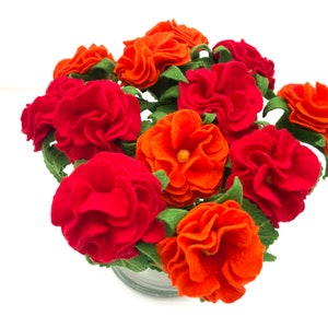 Handarbeit, zarte kleine Filz Rosen in verschiedenen Farben für die Mutter zum Muttertag Bild 3