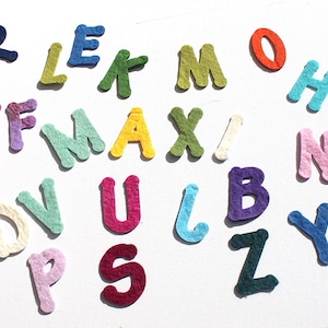 Letras de fieltro para el cono escolar con pegatinas