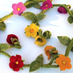 Glamorous tender little garland in pink. A decoration for the inconspicuous lamp or the window sill image 7