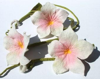 Enchanting garland with 3 large flowers in white and pink, hand felted home decoration