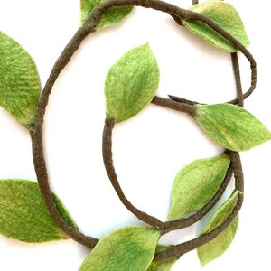 Elegant long garland in khaki, hand-felted with many lime green leaves, decoration for the home image 3