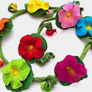 Flower garland in colorful, garland made of felt, garland for the school cone, decoration for the children&#39;s room