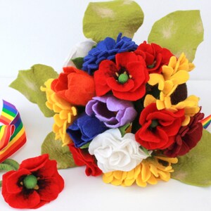 Bridal bouquet felted in rainbow for a gay or lesbian bridal pair afbeelding 6