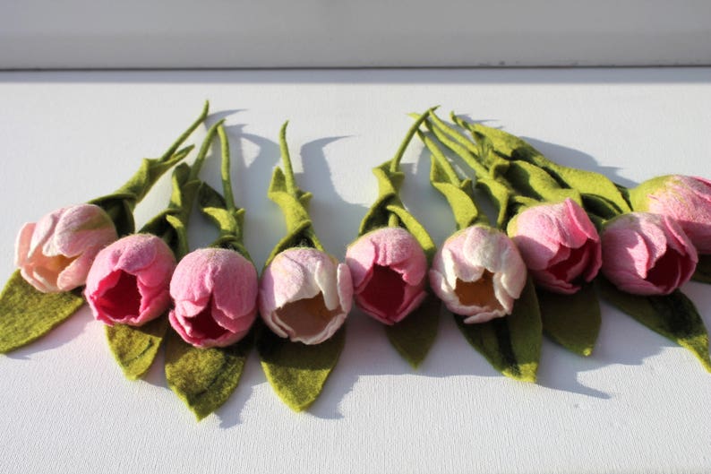 Handarbeit, gefilzte langstielige Tulpe, in rosa,weiß als Geschenk zum Muttertag Bild 5