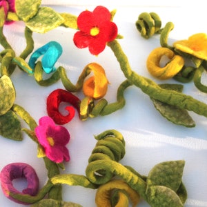 Magische, delicate kleine bloemenslinger in vele kleuren als decoratie voor het appartement of de kinderkamer afbeelding 2