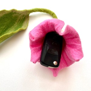 Key fob, bag charm with flowe felted by hand image 9