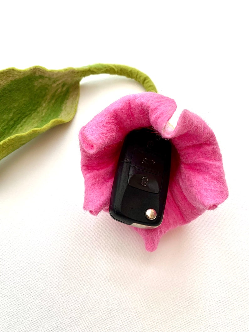 Key fob, bag charm with flowe felted by hand image 9