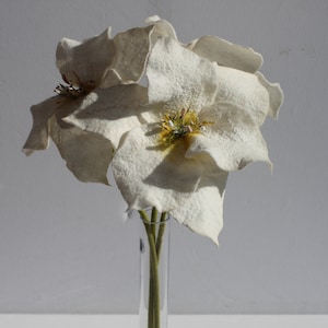 3 very fine white long lilies with silk felted for the apartment image 6