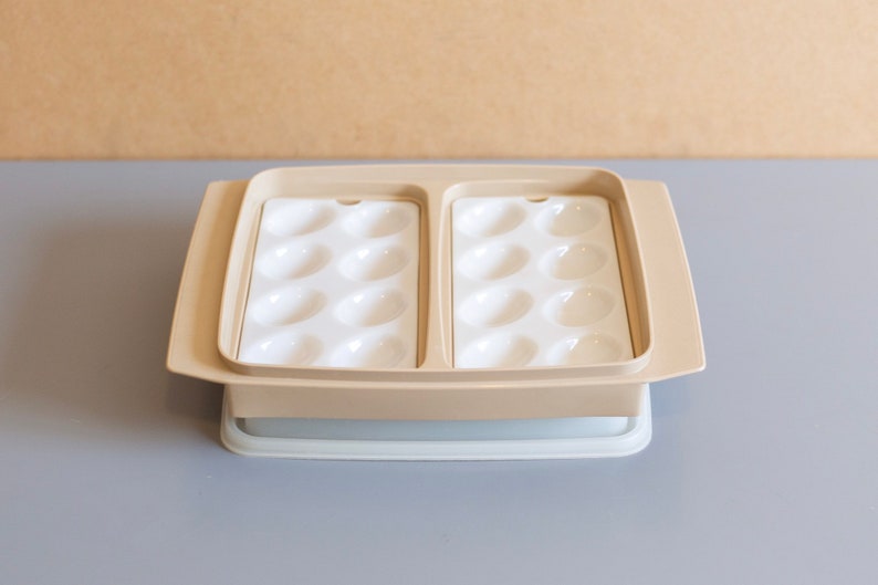 Vintage Tupperware Deviled Egg Keeper Kitchen Picnic Food Storage Tupperware Server