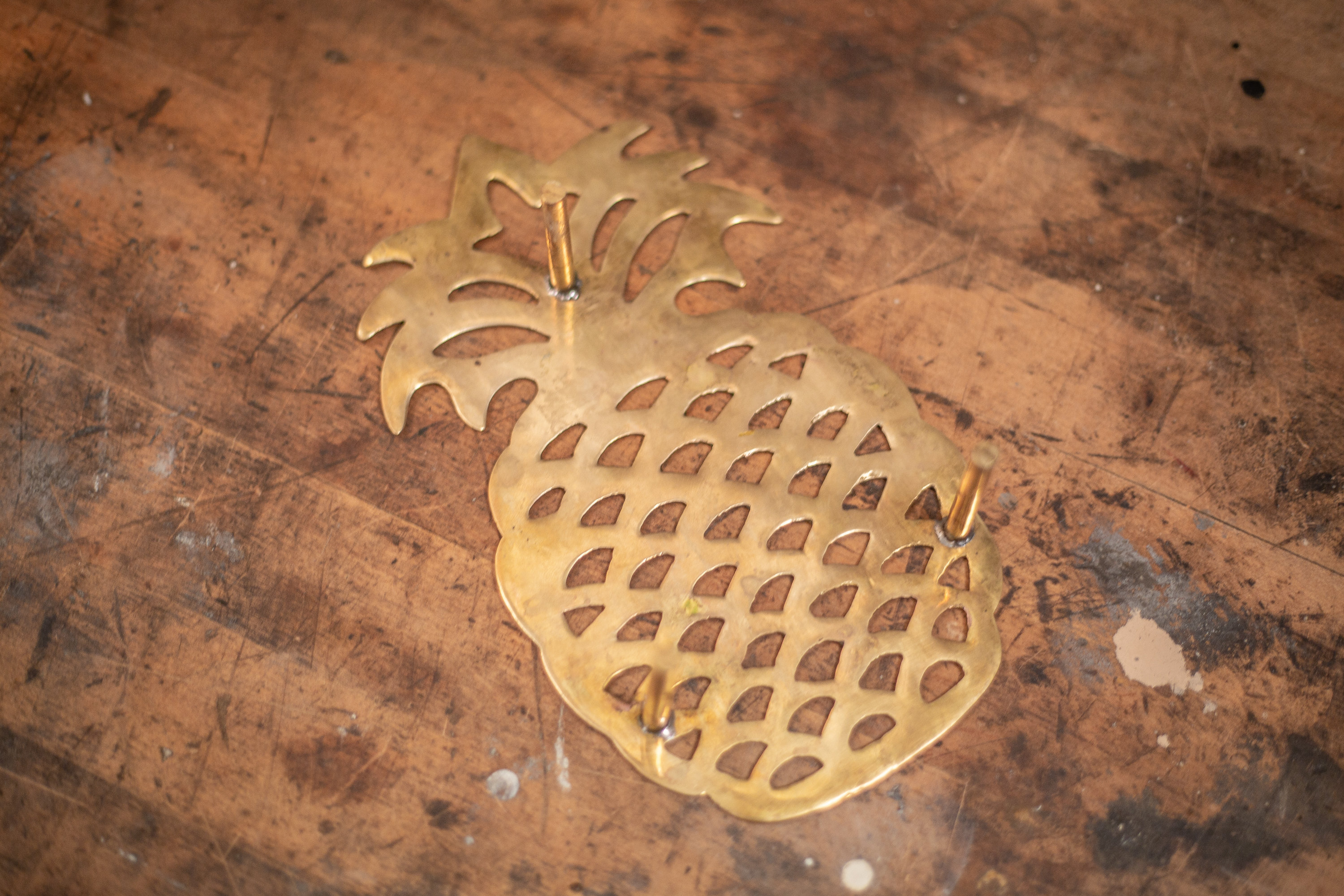 Dessous De Plat Vintage Métal – Forme Ananas – Fabrication Italienne 1960