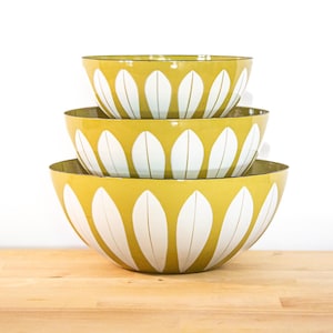 Cathrineholm lotus butterscotch geelgroene kommenset | Scandinavisch modern emaillewerk | Noorse emaille schaal