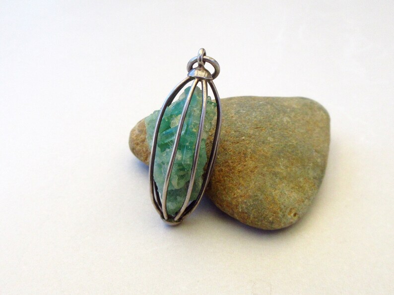 Vintage 1970s Raw Rough Green Crystal Bird Cage Wrapped Sterling Silver Pendant image 2