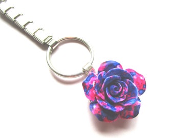 Llavero de encanto de tono plateado estilo Flor tallada - llavero de cadena de flores - llavero de plata vinculado - llavero rosa - llaves de encanto de rosa