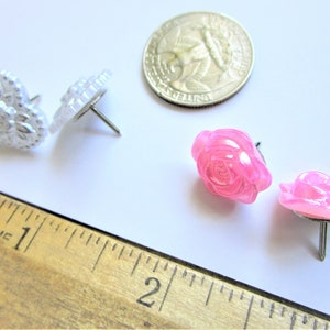 Épingles de poussée de fleurs - Épingles de poussée de cœur - Épingles de poussée décoratives - Épingles de poussée durables / fortes - Pouces uniques - Pouces décoratifs - Bureau