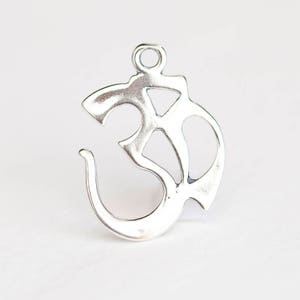 Plata de ley Ohm Yoga encanto grande - 925 plata, mente cuerpo alma om colgante, meditación, deportes ejercicio entrenamiento, símbolo de salud zen