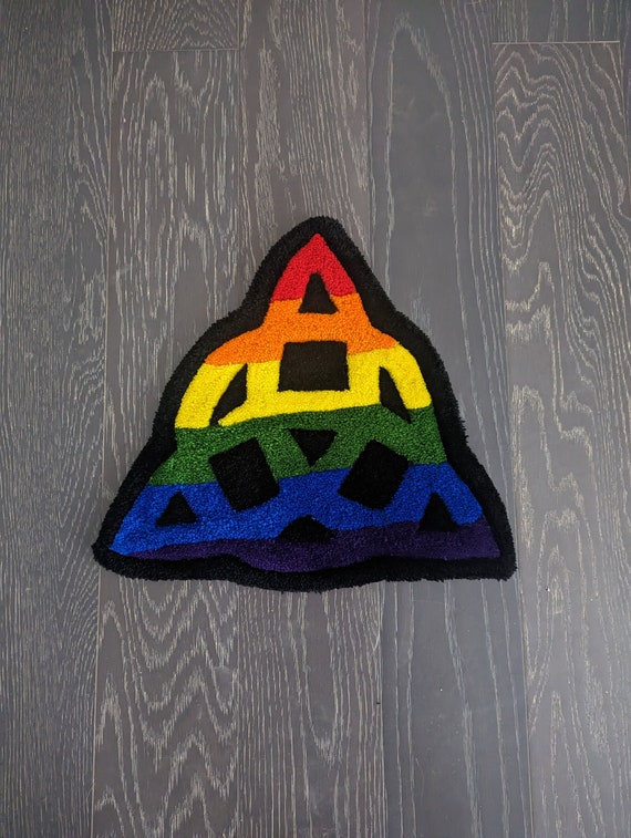 Small Colorful Rainbow Triquetra Tuft Rug