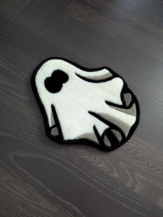 Handmade Tufted Ghost Rug: Spooky Halloween Home Decor