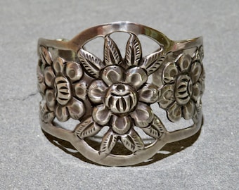 Taxco Silver,Vintage Maciel Repousse Floral Cuff,Taxco Mexico Sterling Bracelet,Silver Maciel Flower Cuff Jewelry,Taxco Silver Cuff Bracelet