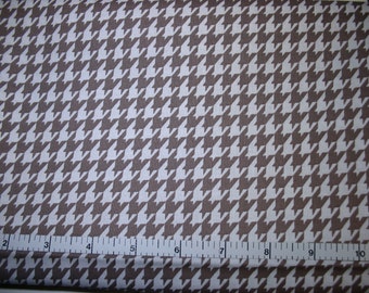 28 in, Gray and White Houndstooth