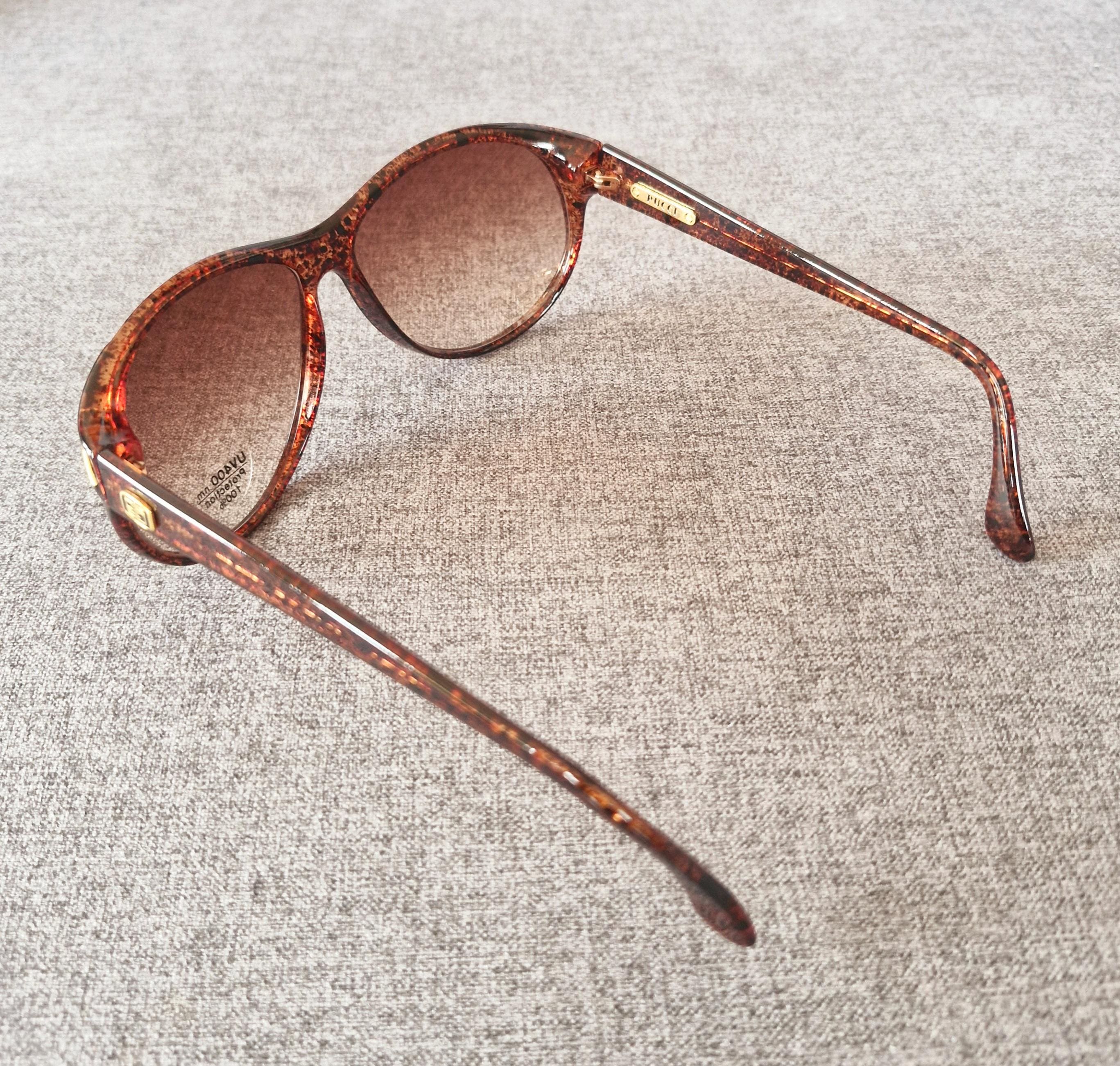 ヴィンテージの半透明アンバー＆ブラックの斑点模様のラウンドフレーム