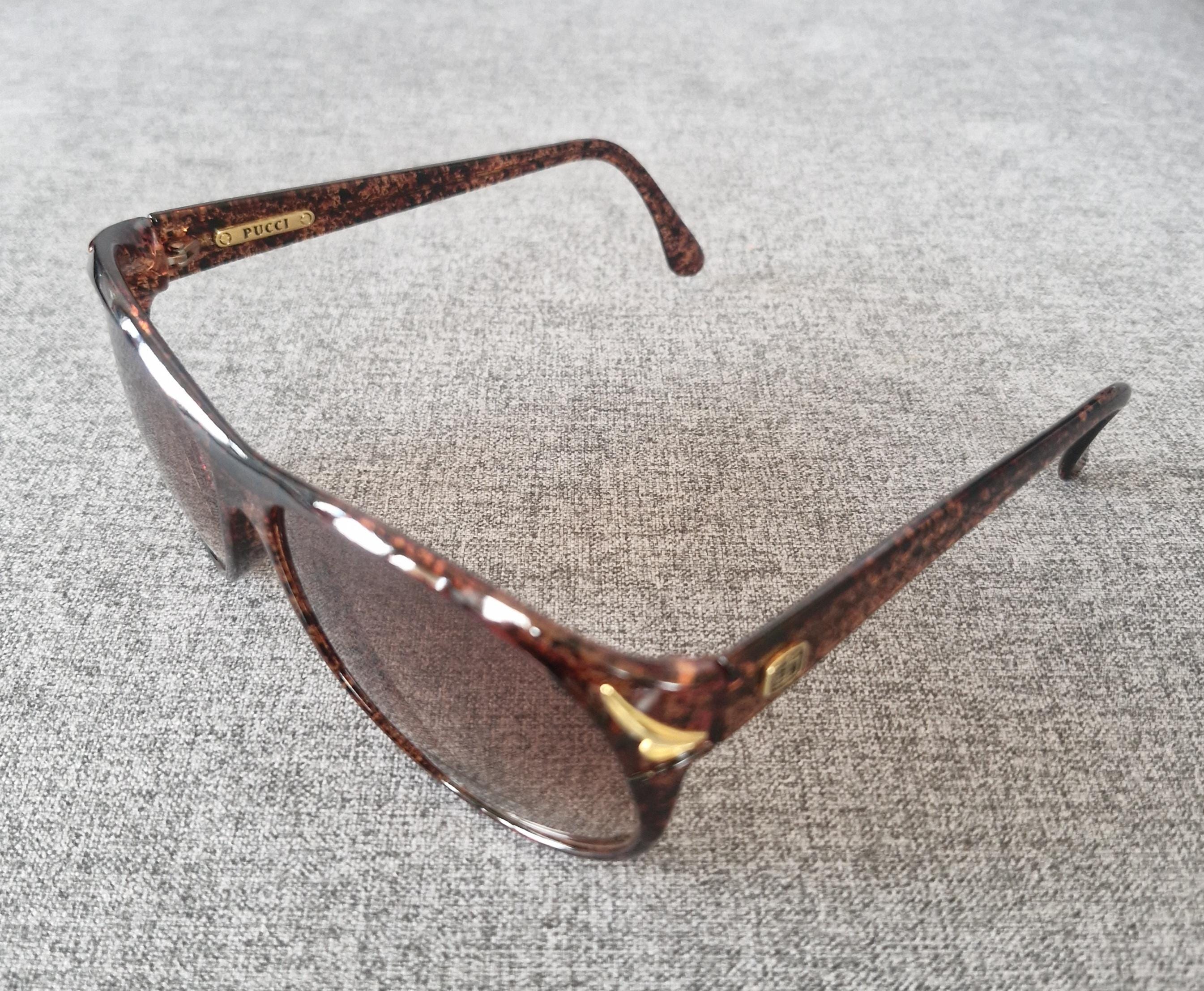 ヴィンテージの半透明アンバー＆ブラックの斑点模様のラウンドフレーム