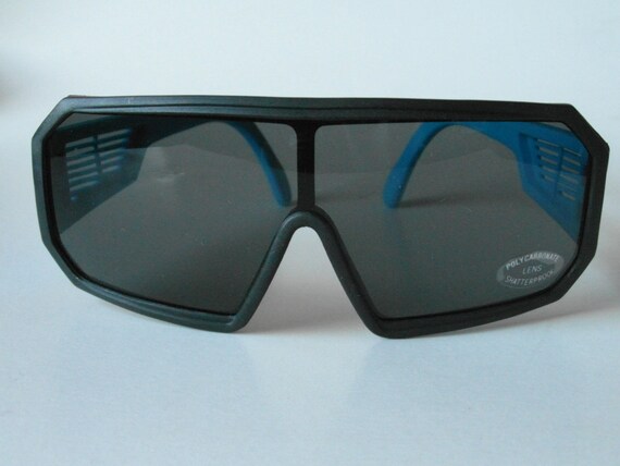 Vintage Matt Black & Blue Sports Shield Sunglasses - image 1