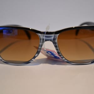 Vintage Sonnenbrille in Schwarz & Durchscheinend in Wasserblau und Stahlblau mit quadratischem Rahmen