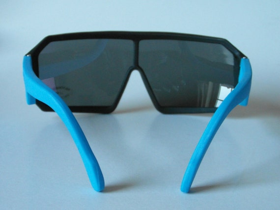 Vintage Matt Black & Blue Sports Shield Sunglasses - image 3