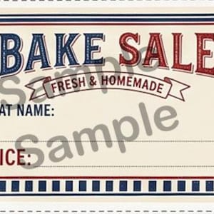 Op de afbeelding: Een vintage bakverkooplabel met een crèmekleurige achtergrond en een rood, wit en blauw kader. Het label bevat de woorden "BAKE SALE" in een decoratief lettertype, samen met ruimte voor "TREAT NAME" en "PRICE".