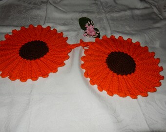 Red Christmas Potholders Sweden Vintage Embroidered Pair of potholders Heart Flowers