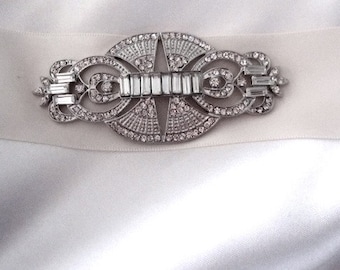 Art Deco antique silver finish plated rhinestone bridal wedding brooch