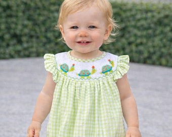 Conjuntos de niña con fruncido - Conjuntos de bebé con fruncido de tortuga verde hechos a mano - Conjunto de tortuga - Ropa de bebé de Zuli Kids 412792-DD182