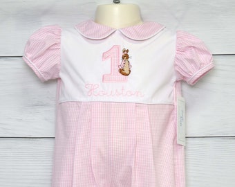 Some Bunny is One ロンパース - 女の子の1歳の誕生日衣装 - イースター衣装 by Zuli Kids 294540