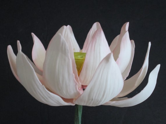 A La Main Sacre Lotus Sucre Fleurs Gateau Topper Pate De Gomme Etsy