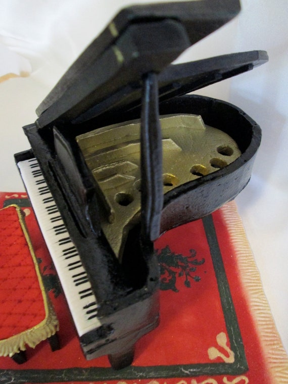 Main Gateau De Piano Topper Piano A Queue Bebe Piano A Queue Etsy