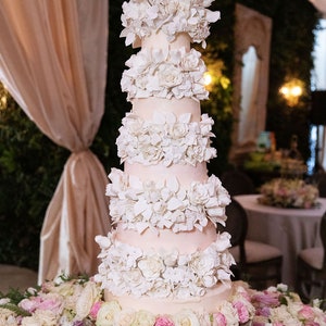 Elegant Sugar Flower Wedding Cake Separators: Roses, Cosmos, Hydrangeas