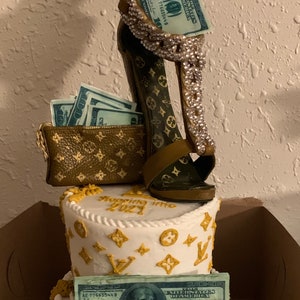 Stiletto sugar shoe cake topper with cuban chain and crystals, high heel strappy sugar shoe cake topper with rhinestones and chain design