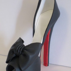Gumpaste Stiletto Shoe Cake Topper: High Heel with Bow