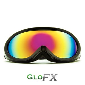Puede incluir: Gafas de esquí negras con una lente iridiscente arcoíris. Las gafas tienen el logotipo de GLOFX en la lente.