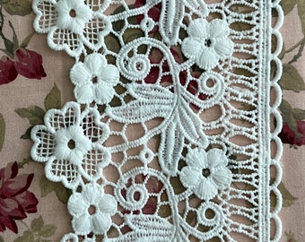 White 4 inch Cotton Floral Lace Trim BTY