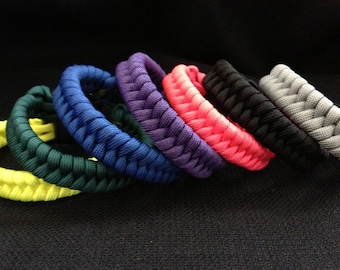 Survival 550 Paracord Bracelet in Fishtail Weave (your choice of 2 colors and custom size), custom bracelet, colorful bracelet, 550 paracord