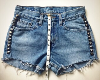 【PORTERNA】Lennys Stud Shorts Mid Blue Stone Light Blue Textured Shorts | GANNI US