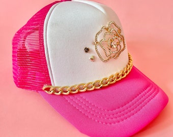 LUXURY ‘Lovely Floral Rose’ Embellished Bling Rhinestone Unisex Trucker Hat Cap - Pink/White