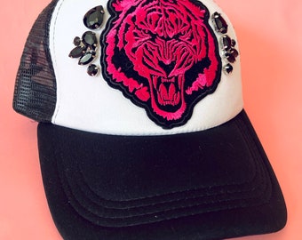 Sparkling Pink Tiger Head Trucker Hat Embellished Streetwear Crystal Rhinestone Unisex Cap - Black/White