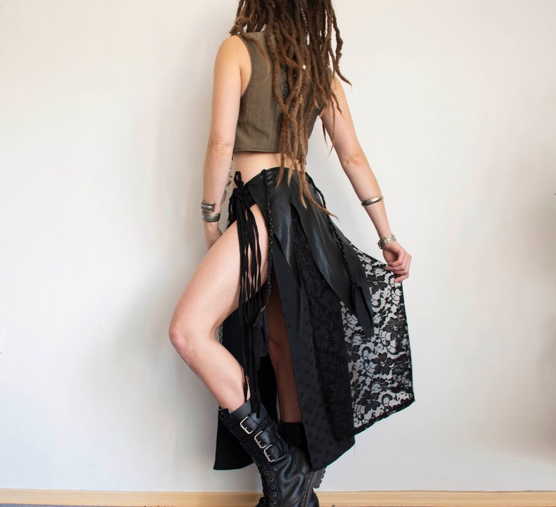 Long black split skirt, festival belt skirt, punk metal skirt zdjęcie 1