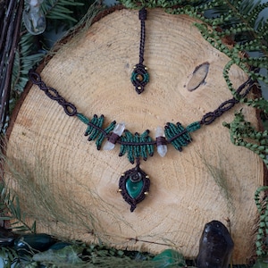 Green forest fae necklace, malachite woodland choker, macrame fin jewelry