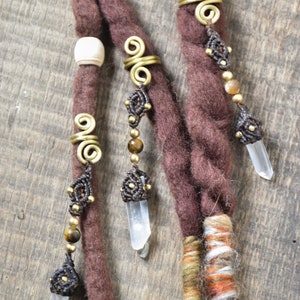 Makramee Dreadperle mit Bergkristall-Spitze