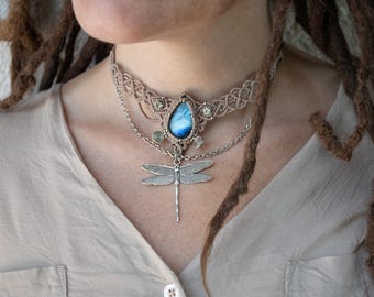 Dragonfly macrame necklace with labradorite or azurite, boho festival necklace