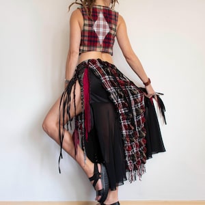 Lange zwart-rode splitrok, rok met festivalriem, ren fair-kostuum