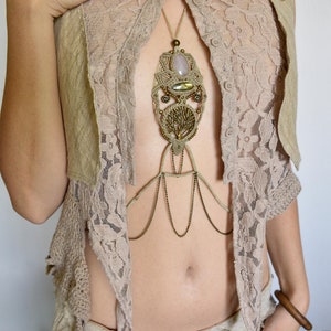 Beige body chain, festival body jewelry, elven belly belt with labradorite and rose quartz